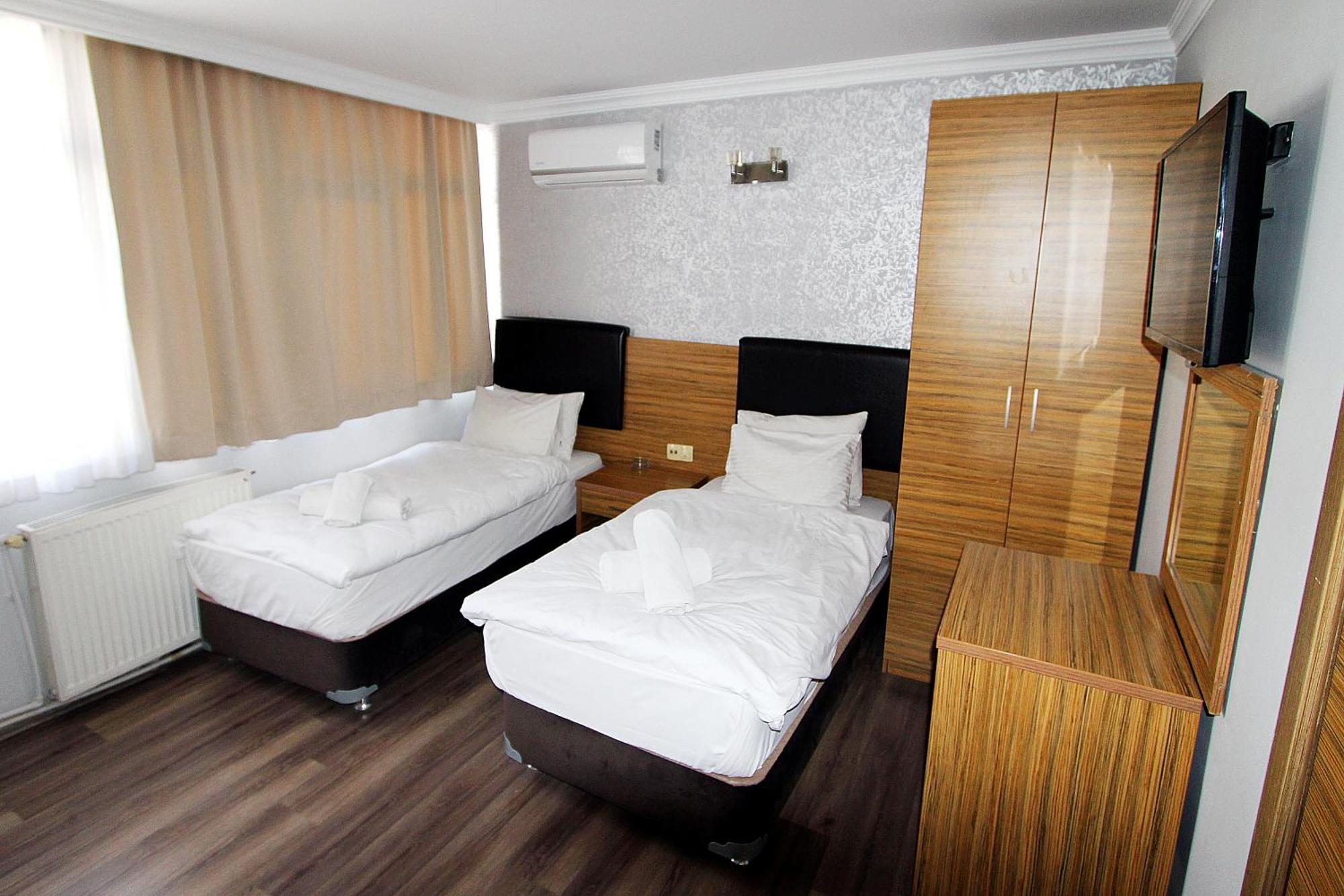 Lyon Hotel Istanbul Exterior photo