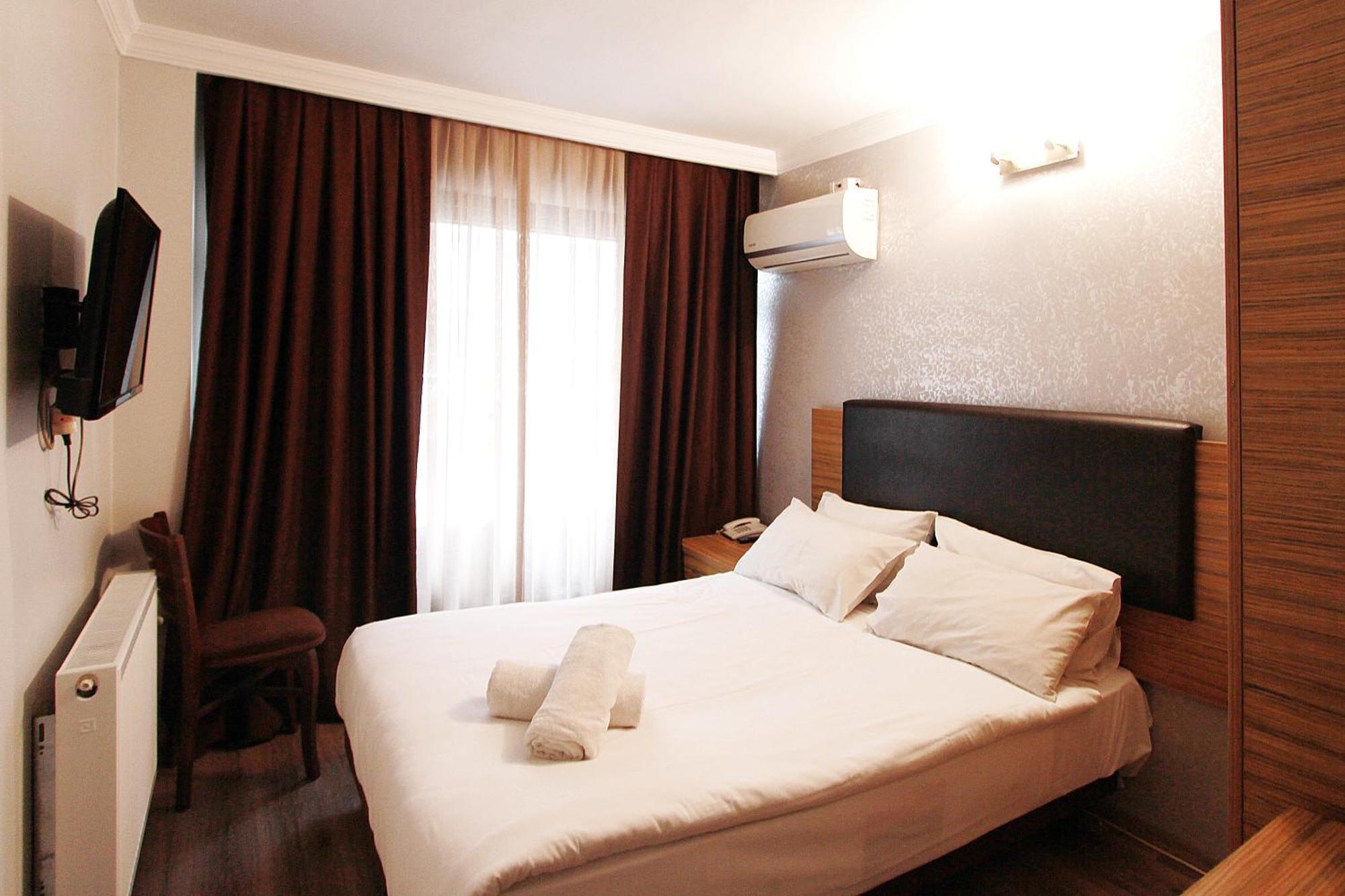 Lyon Hotel Istanbul Exterior photo